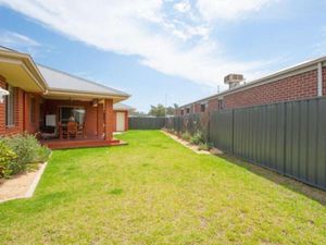 211 Rivergum Drive, East Albury