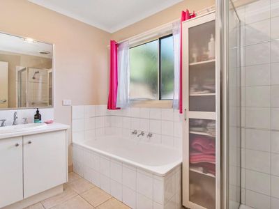 16 Prouses Road, North Bendigo