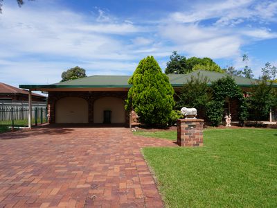 3 Oak Street, Forbes
