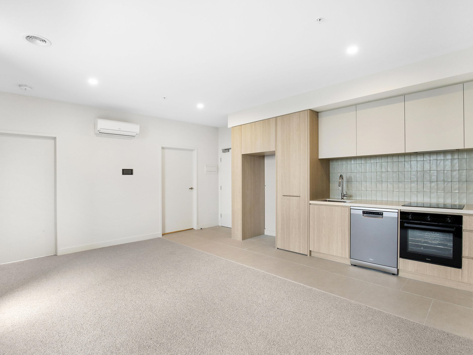 402/380 Bell Street, Preston