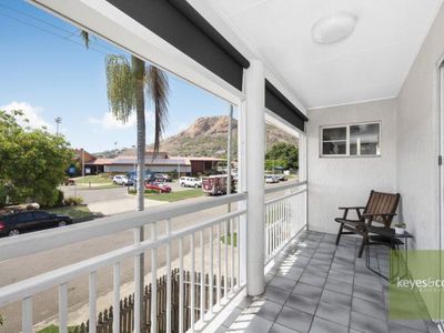 1 / 18 Redpath Street, North Ward