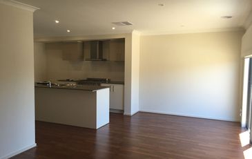 10 Weir Terrace, Officer