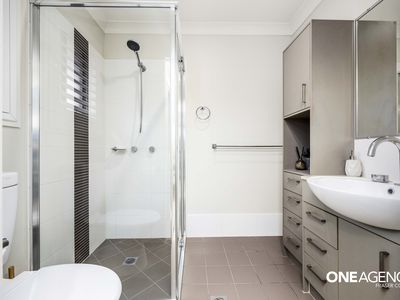 110 / 230 Pulgul Street, Urangan
