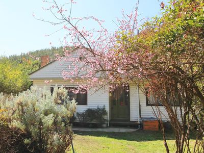 11 Happy Valley Road, Ovens