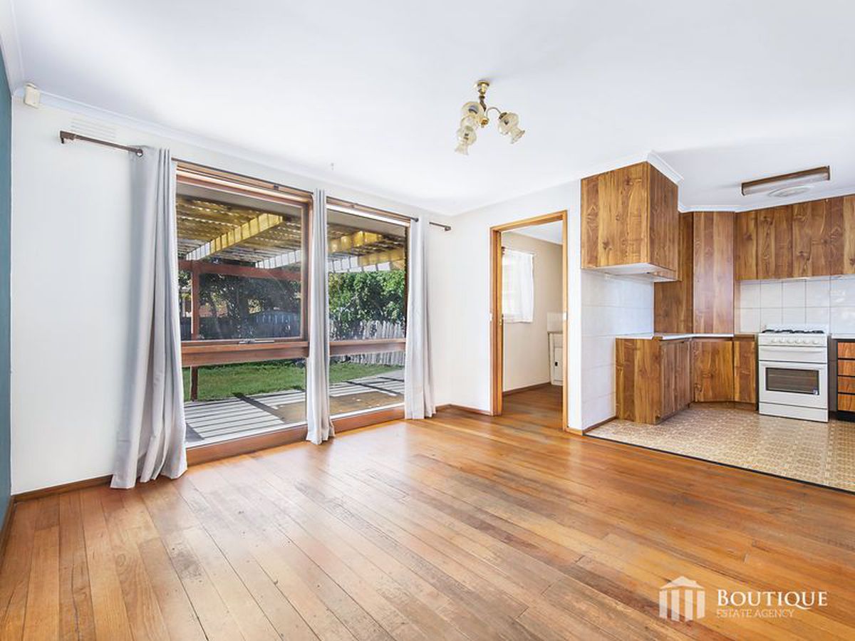 4 Oaktree Drive, Hampton Park