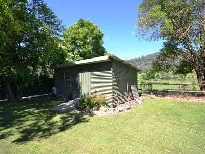 21 Simmonds Creek Road , Tawonga South