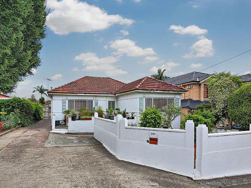 201 Moorefields Road, Roselands