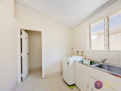 7 May Drive, Nollamara