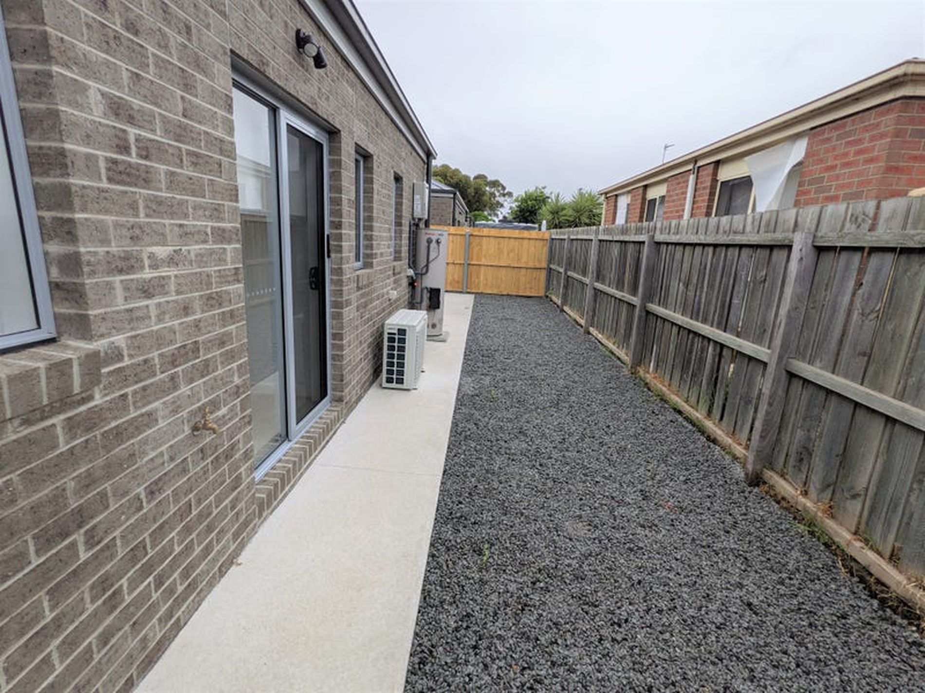 8 / 5 Helms Street, Newcomb