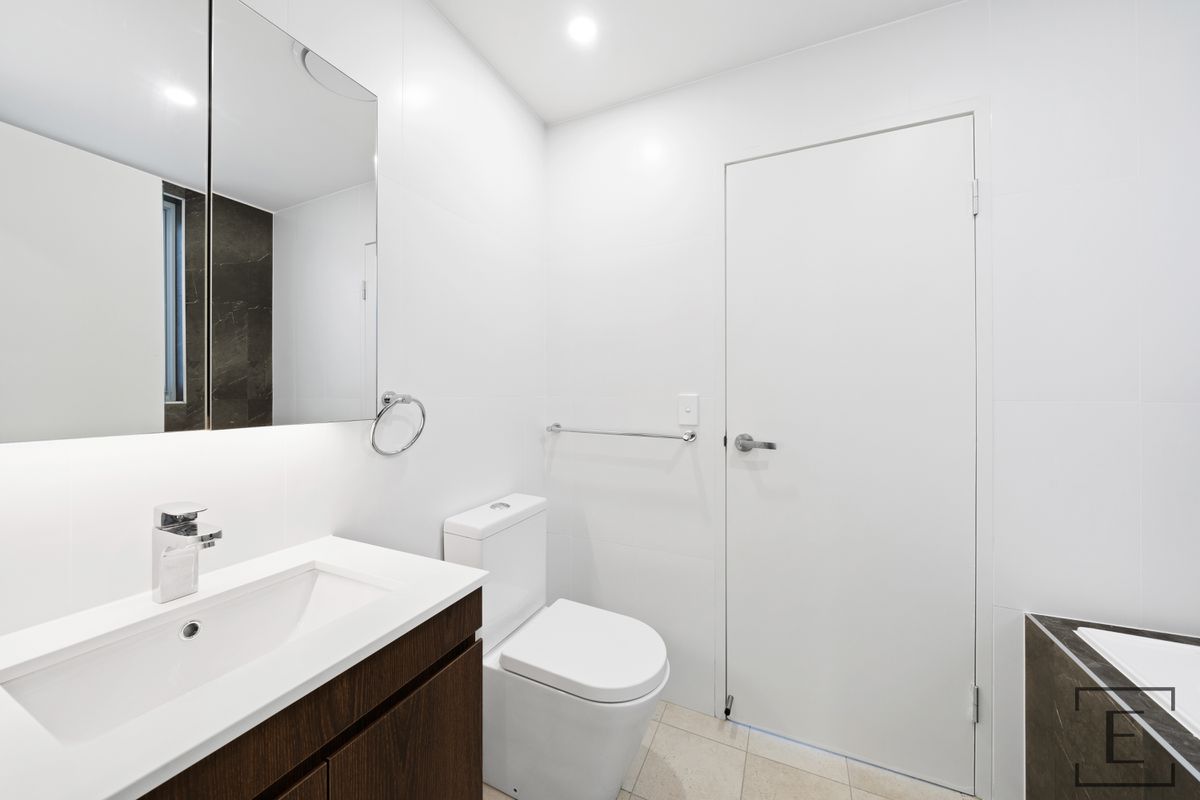 A207 / 98 Lakeside Parade, Jordan Springs