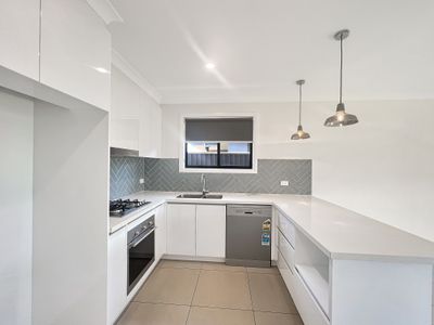 90 Fountain Circuit, Dubbo