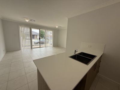 8 Driftway Street, Austral