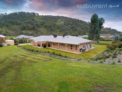 19 LAMBOURN DRIVE, Wodonga