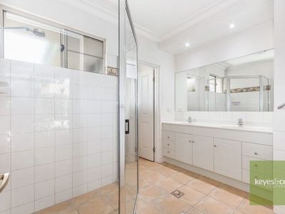8 Amarina Court, Annandale