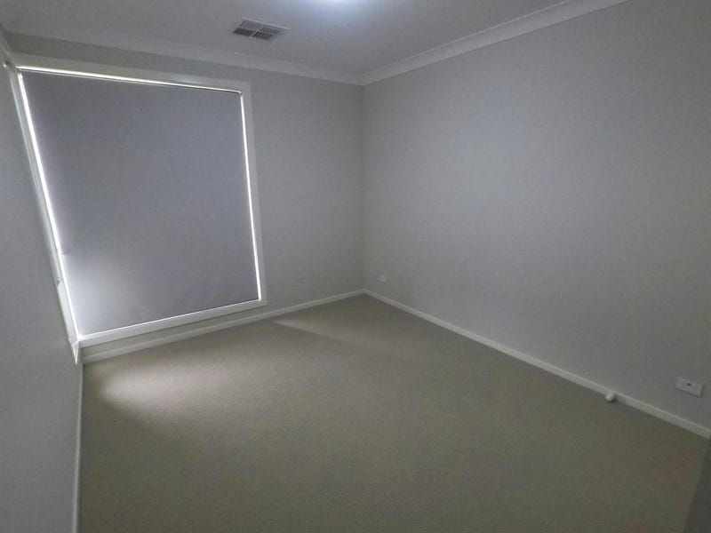 52 Law Crescent, Oran Park
