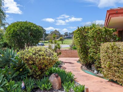 2B Eaglemont Drive, Swan View