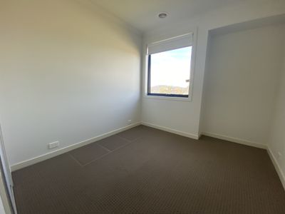 6 Nostrand Walk, Point Cook