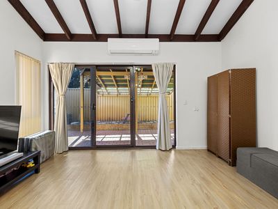 2 / 26 Earlston Way, Booragoon
