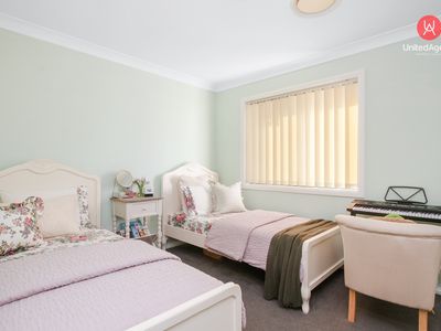 2 / 5 Lang Road, Casula