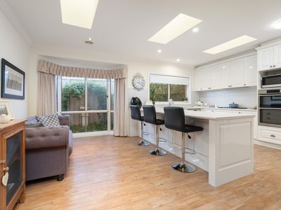 3 AVONDALE DRIVE, Wodonga