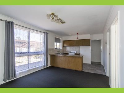 1 / 15 Schwarz Avenue, Horsham
