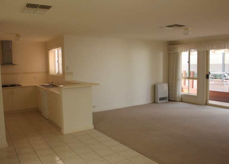 2 Phyllis Court, Trott Park