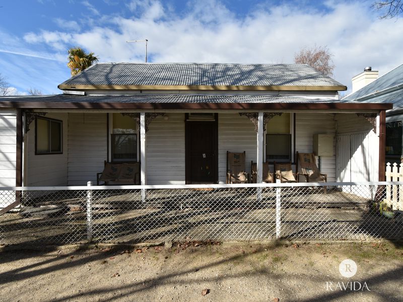 32 FINCH STREET, Beechworth