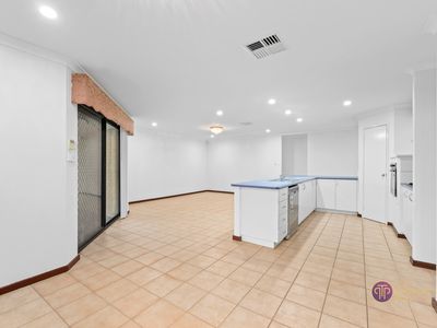 42 Woodside Loop, Beckenham