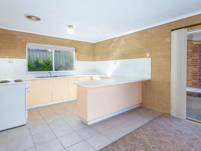 2 / 5 Parr Place, Karabar