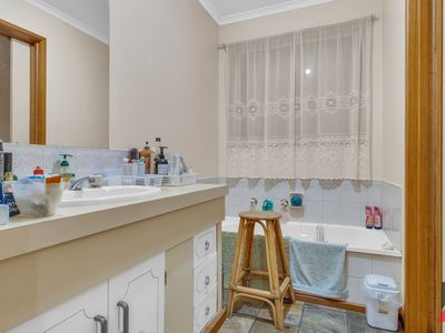 66 Silvereye Crescent, Werribee
