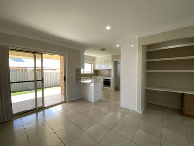 72 Champagne Dr, Dubbo