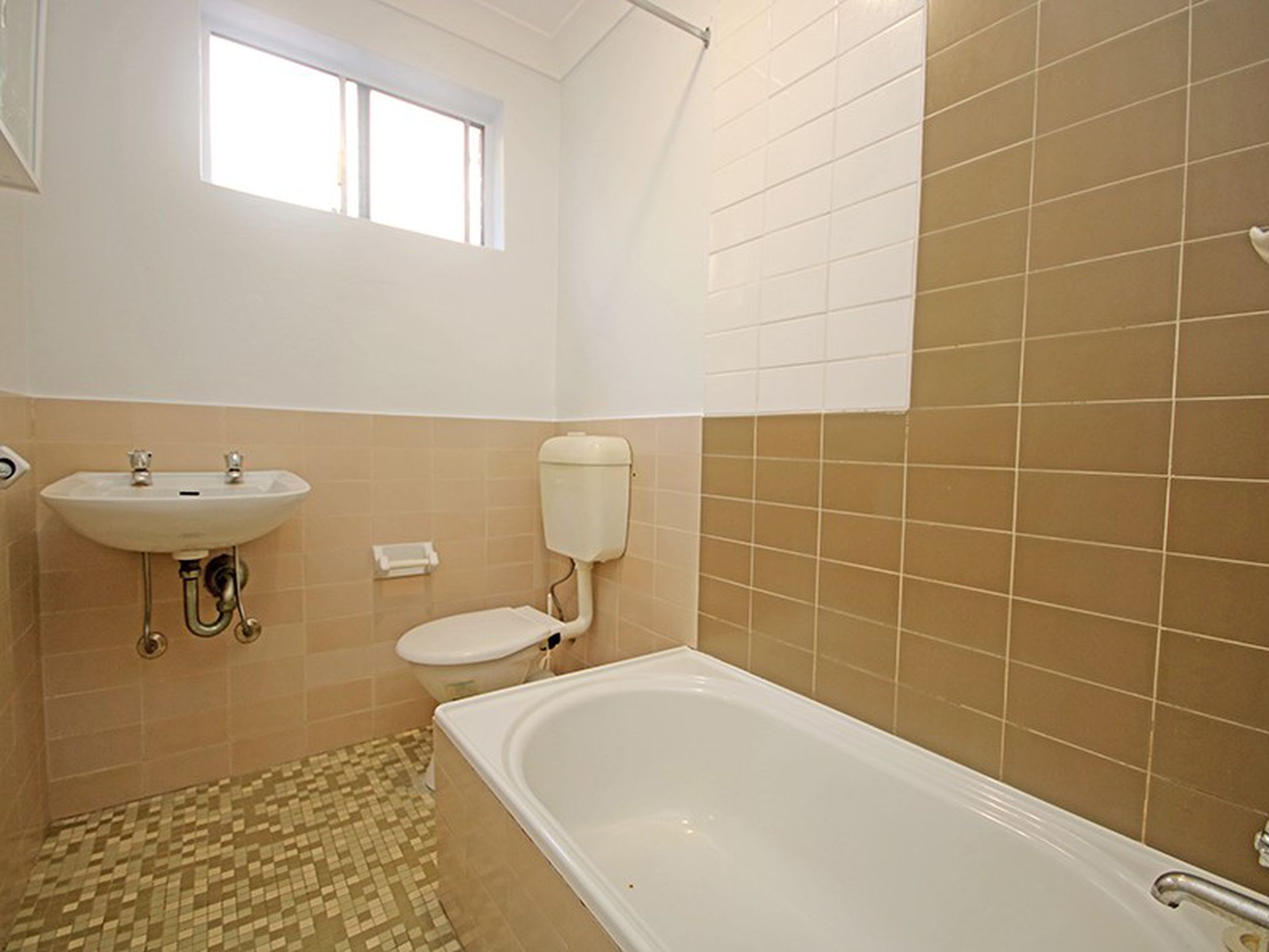 2 / 5 Colin Street, Lakemba