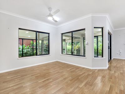4 Lyndon Close, Bentley Park