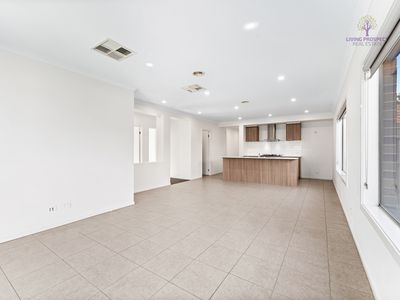 13 Aylesbury Avenue, Truganina