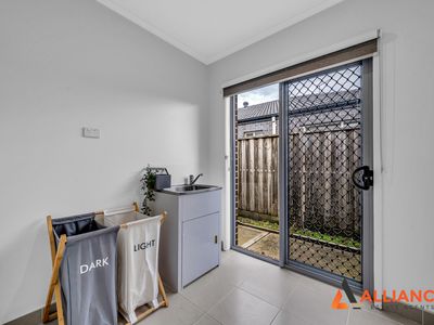 81 Charlbury Crescent, Cranbourne North