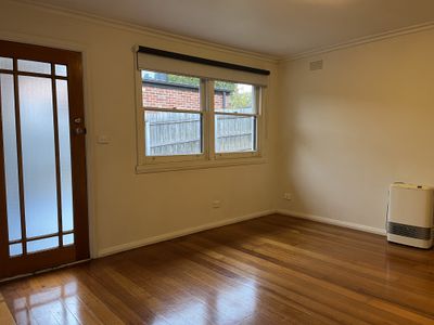 2 / 33 The Avenue, Belmont