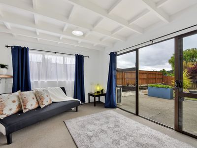 1 / 1 Windlesham Place, Wakefield