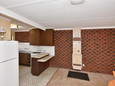 2 / 4 Trotter Lane, Ironbark