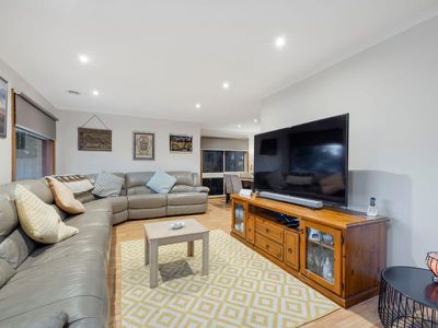 4 Poplar Grove, Langwarrin
