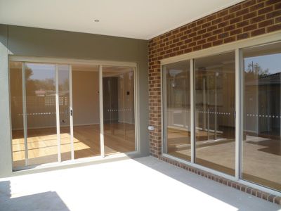 2 / 20 Station Lake Road, Lara