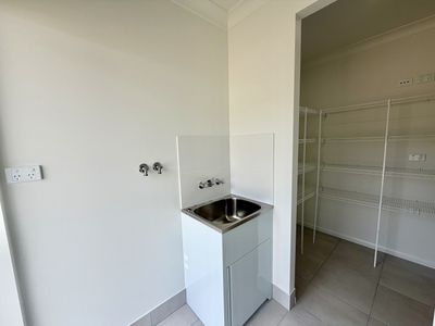 16  Lakeside Drive, Smithfield