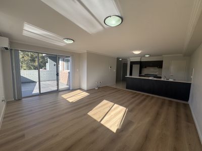 8 / 2 Dressler Court, Holroyd