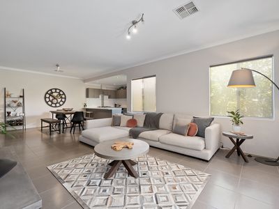 7 / 22 Whittaker Turn, Piara Waters