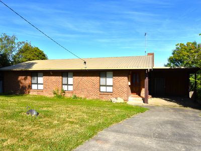 7 BAKULIS COURT, Beechworth