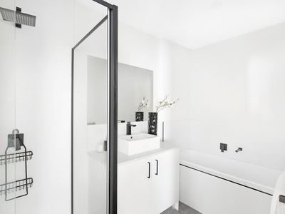 5 / 2 Donald Avenue, Essendon
