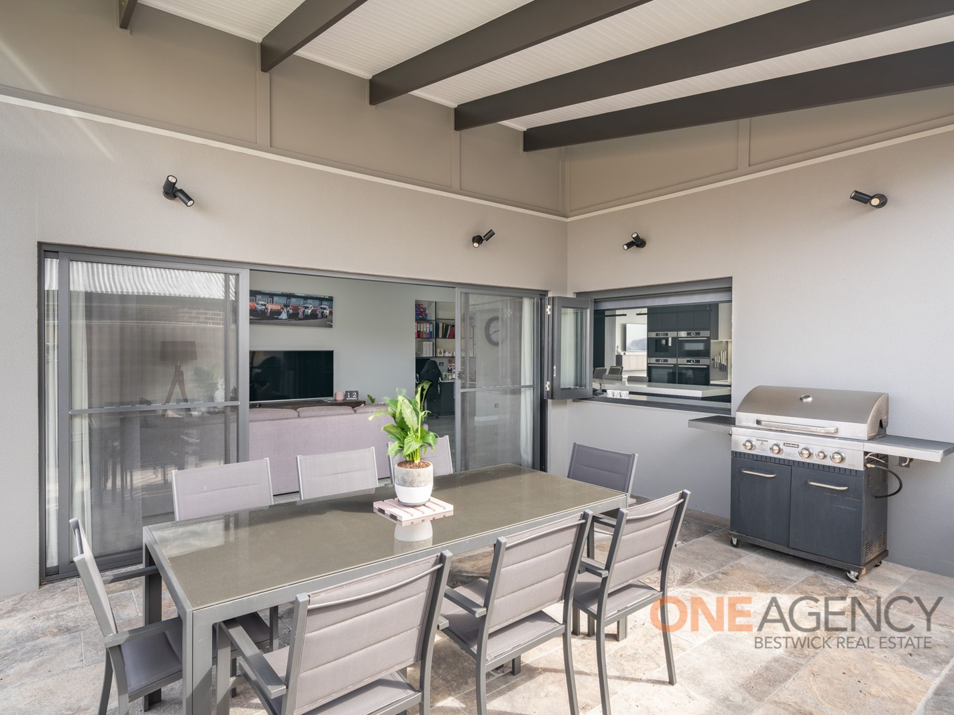 16 McGillan Drive, Kelso