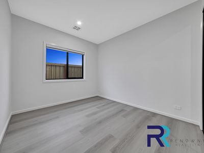 8 Puggle Way, Tarneit