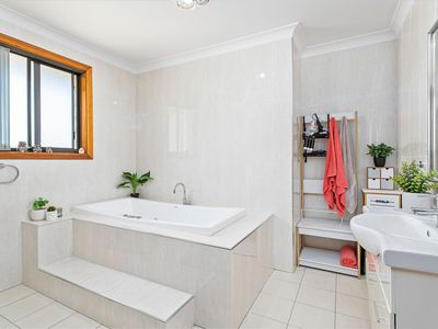 4 Warri Place, Oak Flats