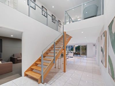 49 Harbourvue Court, Helensvale