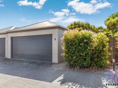 5 / 4-6 Greenview Circuit, Epsom